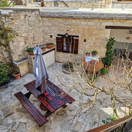 Apartment Sanders Village Vasa Kilaniou