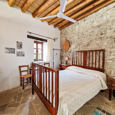 Sanders Village Apartment *