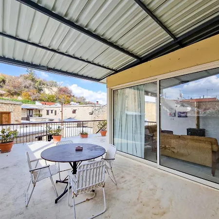 Sanders Village Apartment Vasa Kilaniou