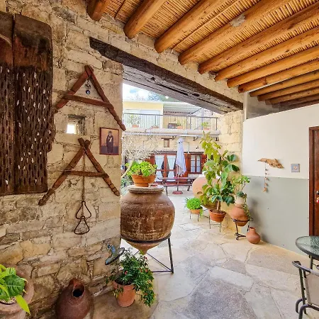 Sanders Village Apartment *