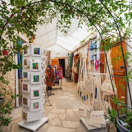 Sanders Village Apartment Vasa Kilaniou